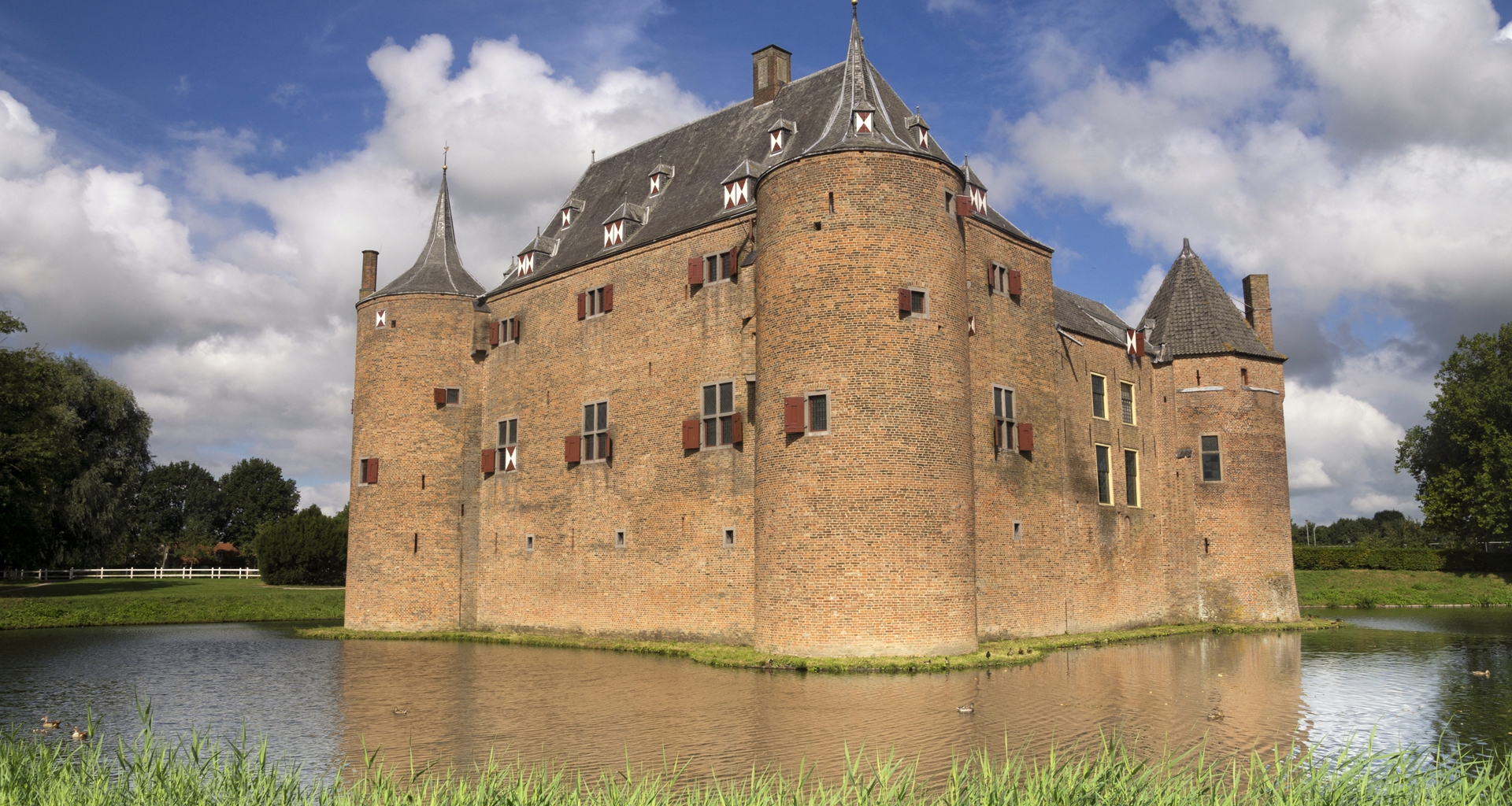 Kasteel Ammersoyen In Ammerzoden